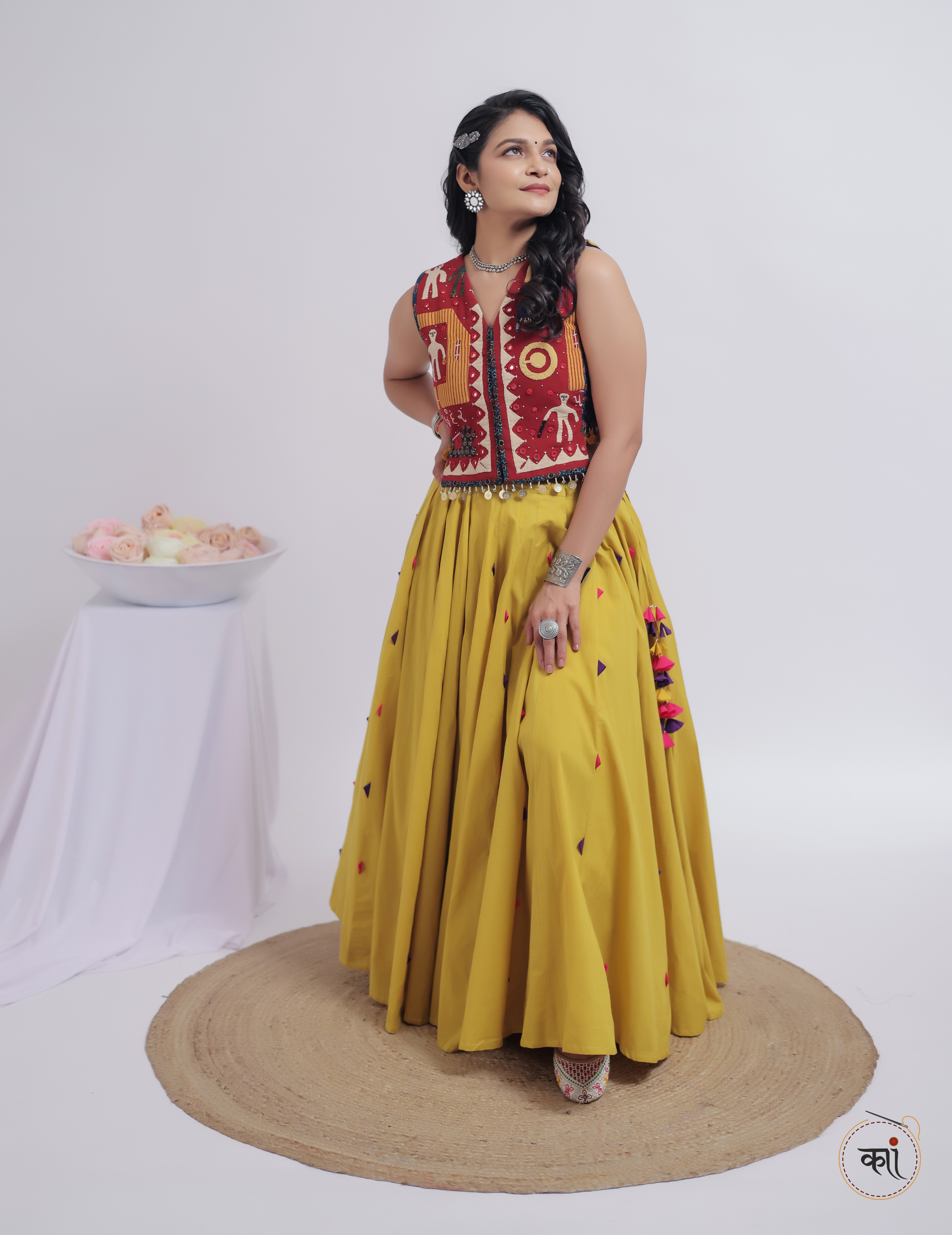 Applique kangraa choli