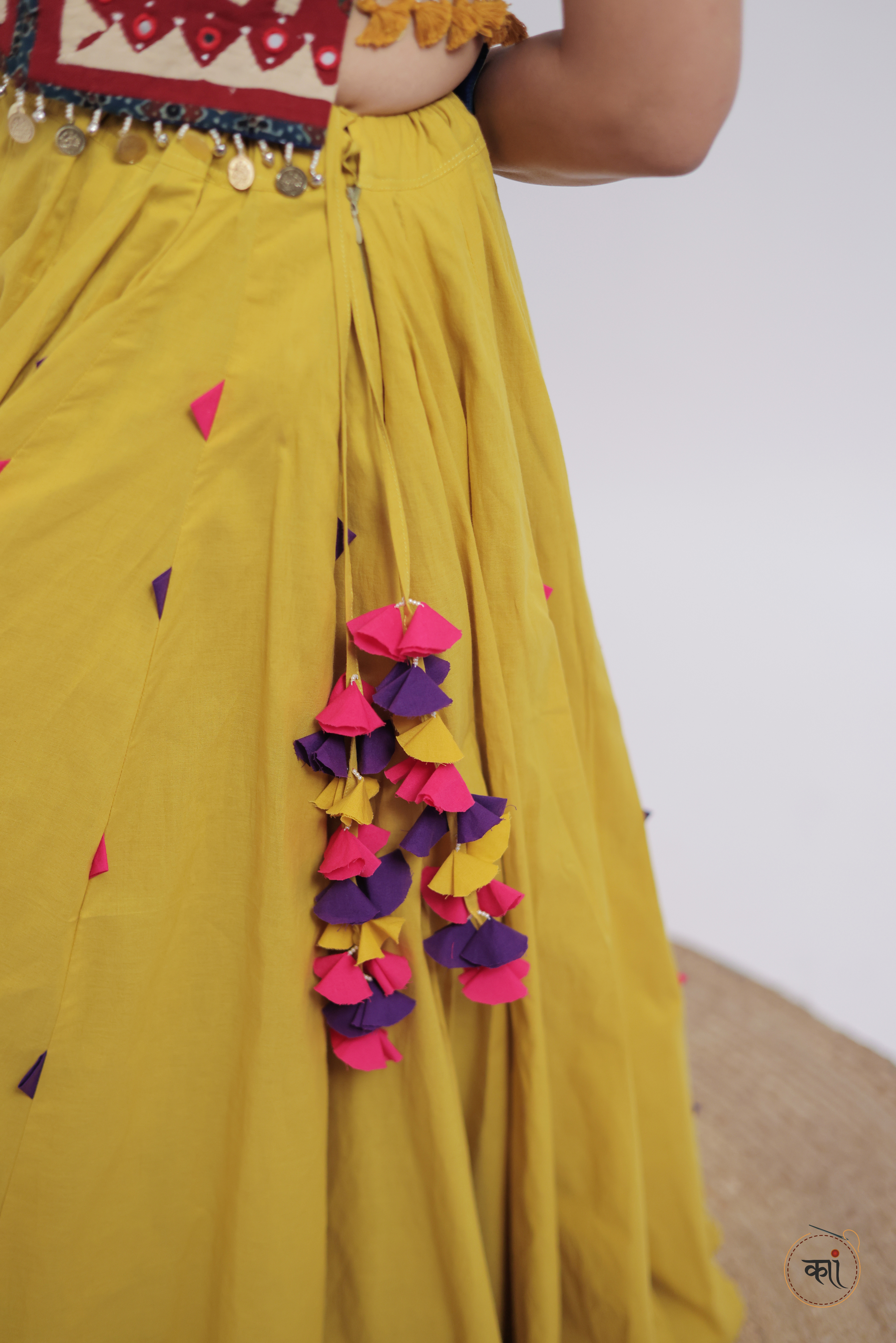 Applique kangraa choli